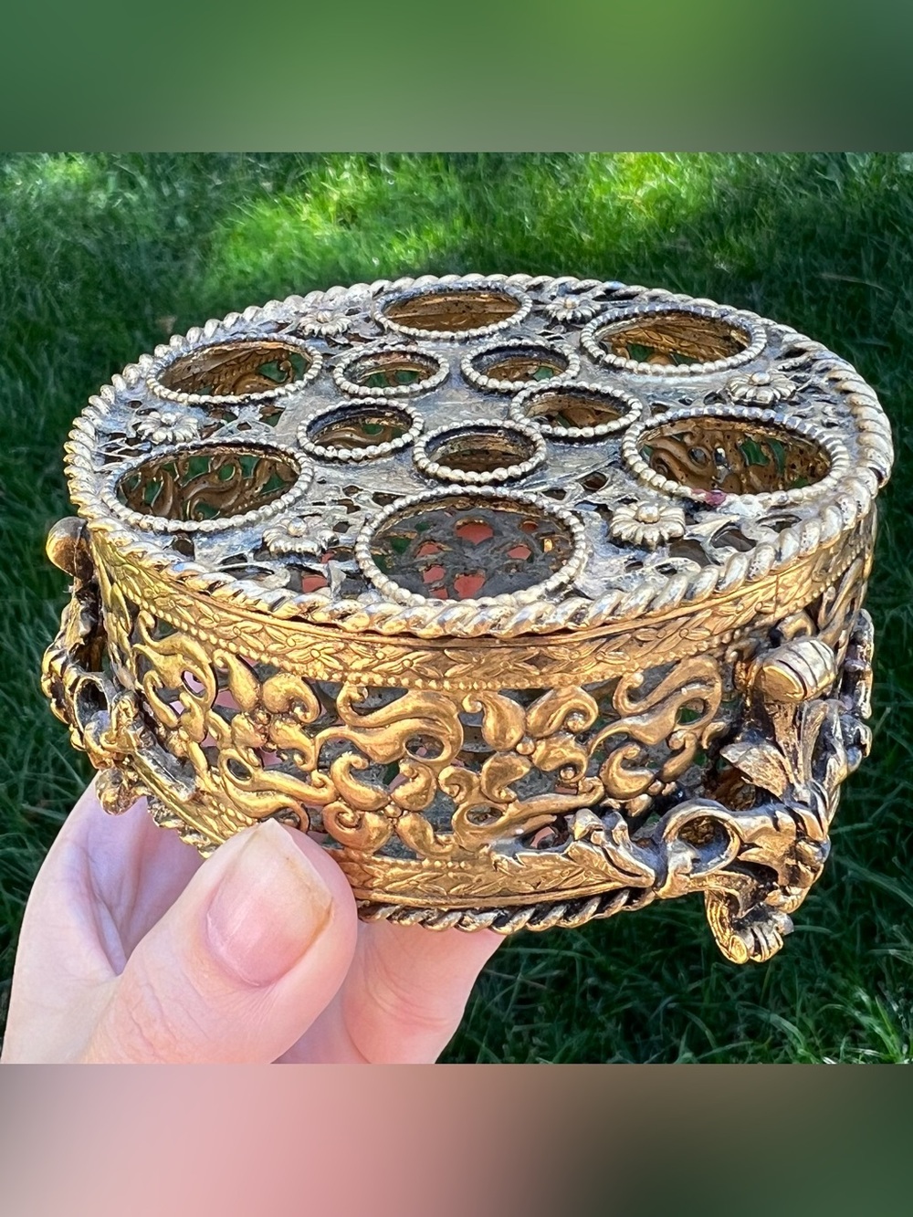 Vtg Stylebuilt NY Gold Tone Filigree Lipstick Holder Vanity Hollywood Regency